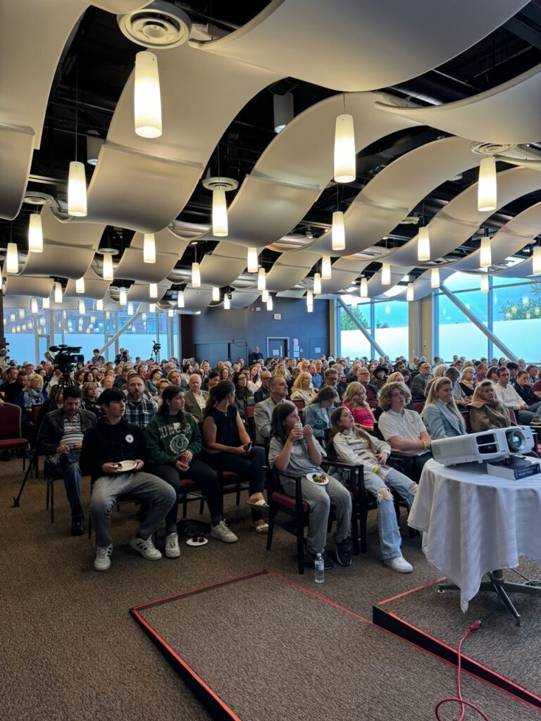 2ac7de53-e85f-4e9a-a27f-cf6da98d6fb9 Large